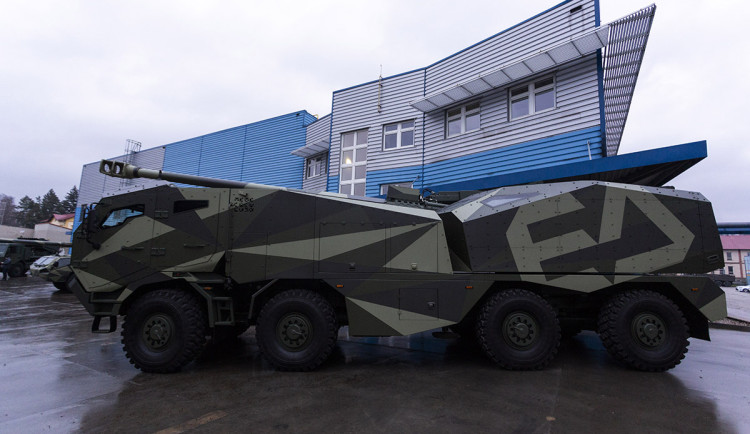 Munice, tanky či houfnice. Zbrojovka Excalibur Army ze Šternberku loni ztrojnásobila zisk na 11 miliard