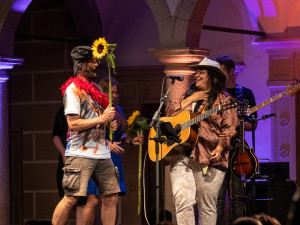 Festival Prázdniny v Telči dává prostor i začínajícím hvězdám, lákají i besedy