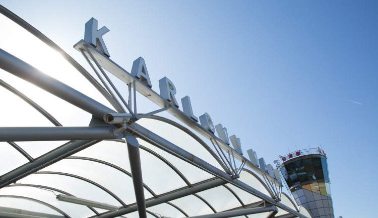 Karlovarské letiště hlásí plné dovolenkové lety, kraj chystá rozšíření nabídky