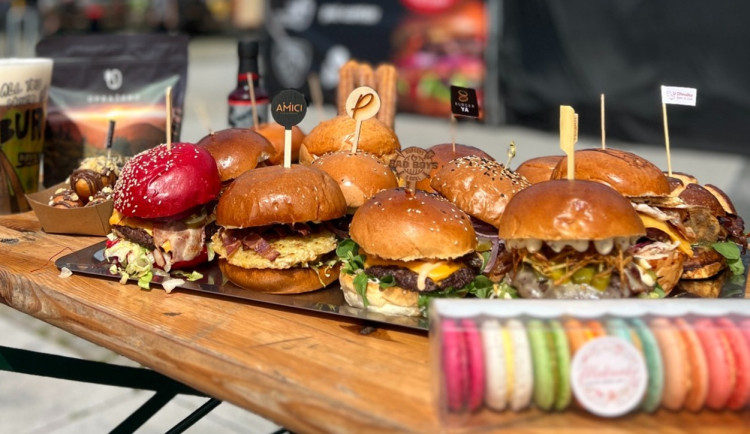 Burgery v lázeňské atmosféře. Karlovy Vary hostí street food festival