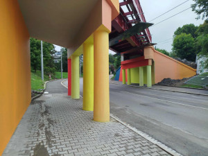 ANKETA: Železniční most v Jihlavě hraje všemi barvami, lidé nechápou cirkus