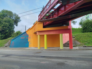 ANKETA: Železniční most v Jihlavě hraje všemi barvami, lidé nechápou cirkus