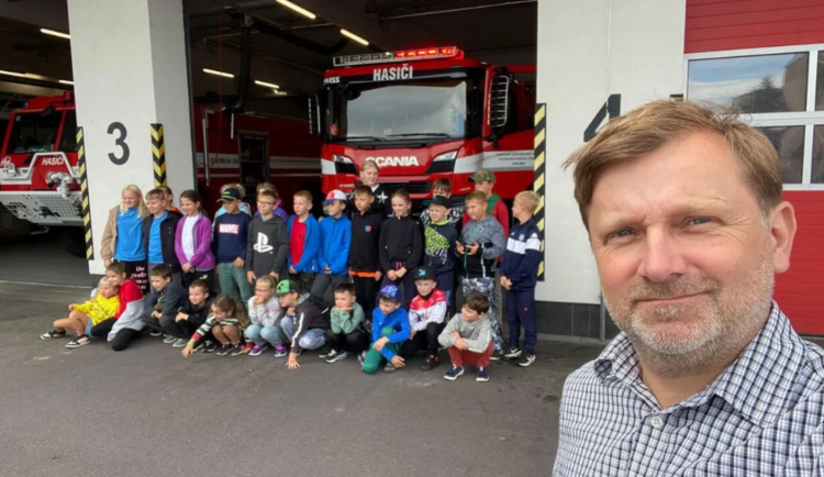 Kněz a hasič v jednom. Když nemohu k výjezdu, aspoň se pomodlím, říká Tomáš Holcner