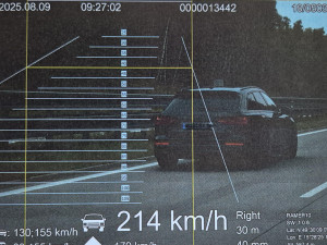 Tři hazardéři na D1. Jeden z nich se řítil rychlostí 214km/h, hned přišel o papíry