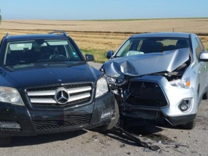 U Luk nad Jihlavou se srazily dvě řidičky, škoda je tři sta tisíc