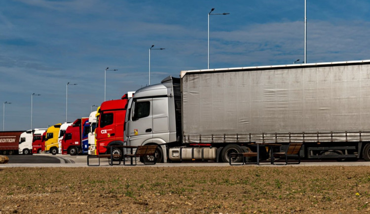 Vykrádal kamiony, zatímco v nich spali řidiči. Fantom odpočívek už má utrum