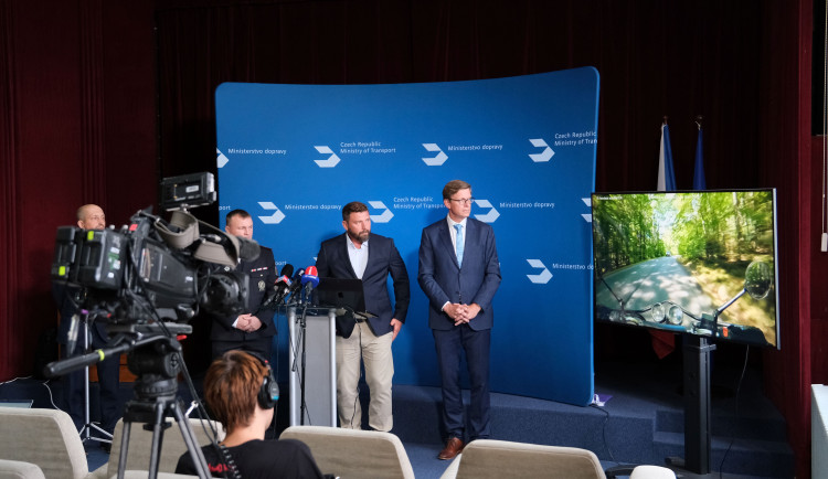 Nové otázky pro autoškoly se zaměřují na reálné rizikové situace