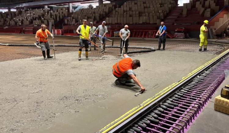 Zásadní milník ve stavbě Horácké arény: Právě začíná betonáž ledové plochy. Foto: Se svolením Horácké arény