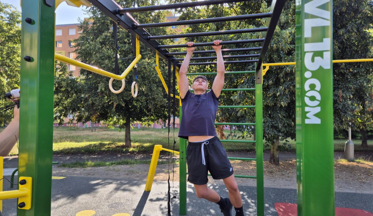 V sídlištním vnitrobloku vzniklo na přání lidí nové workoutové hřiště