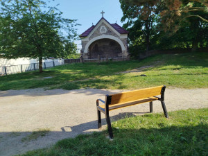FOTO: Ztracená lavička může udělat z Jakubského náměstí v Jihlavě oázu klidu