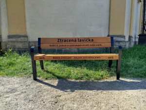 FOTO: Ztracená lavička může udělat z Jakubského náměstí v Jihlavě oázu klidu