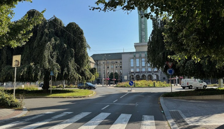 V Ostravě začíná oprava rondelu před magistrátem, je tam uzavírka