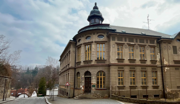 Charita v H. Brodě začala opravovat bývalou školu pro služby, byla léta prázdná. Foto: Se svolením Oblastní charity Havlíčkův Brod