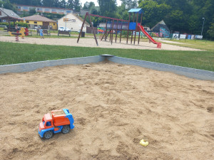 Plachty, záchranné kruhy a mola. Jihlavské hřiště bude ve stylu Rozmarného léta