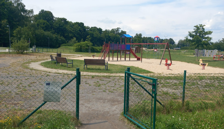 Hřiště v areálu Českého mlýna.