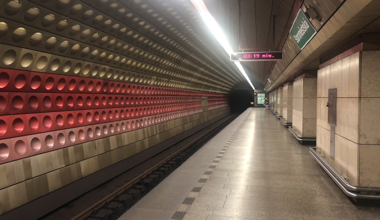 Měsíci a půl po požáru otevřou stanici metra Staroměstská i pro vstup