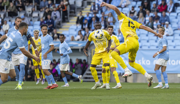 Krutá švédská lekce pro Sigmu. Efektivní Malmö využilo šance a má do odvety třígólový náskok
