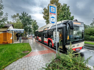 Tolstého bude zavřená déle, letní jízdní řád MHD platí až do poloviny září