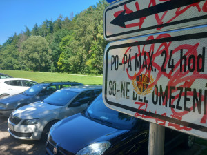 Parkování v Jihlavě XV: U letního kina se platilo, nyní je tam až 24 hodin zdarma