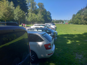 Parkování v Jihlavě XV: U letního kina se platilo, nyní je tam až 24 hodin zdarma