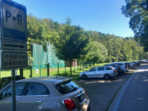 Parkování v Jihlavě XV: U letního kina se platilo, nyní je tam až 24 hodin zdarma