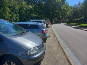 Parkování v Jihlavě XV: U letního kina se platilo, nyní je tam až 24 hodin zdarma