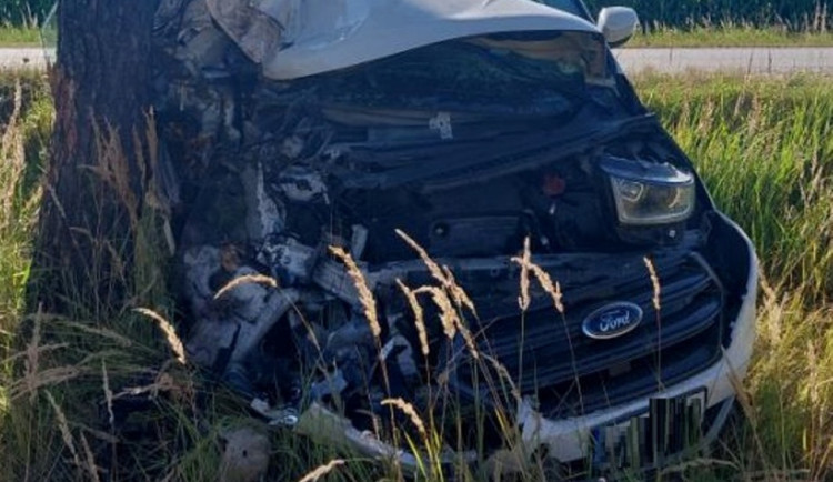 Nehoda u kruháče u Velkého Beranova. Škoda na autě je čtvrt milionu korun