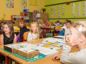 Šest tisíc prvňáčků na Vysočině si 1. září kromě zážitků odnese i kufřík s dárky