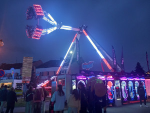 Centrum Luk ožilo pouťovými atrakcemi, dnešní koncert Lučanky je však zrušený