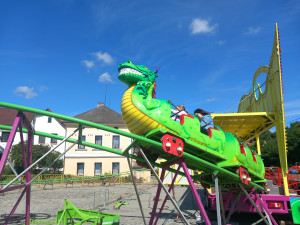 Centrum Luk ožilo pouťovými atrakcemi, dnešní koncert Lučanky je však zrušený