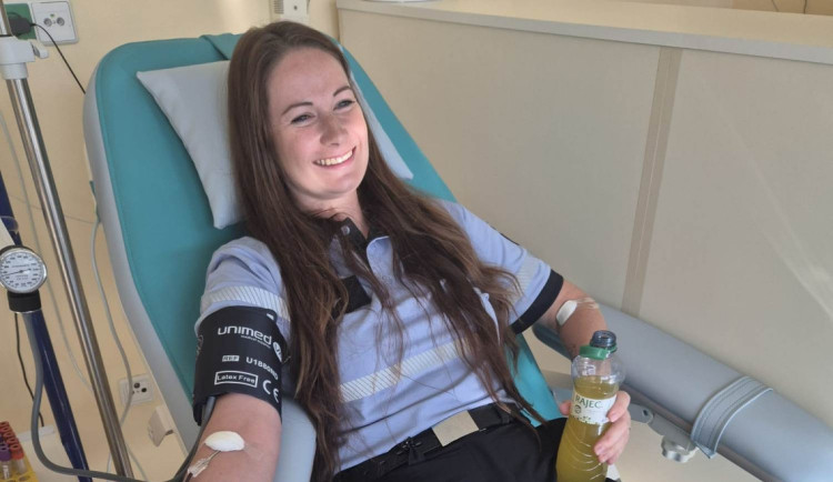 Mladí vzorem pro ostatní. Policejní nováčci darovali krev, někteří vůbec poprvé