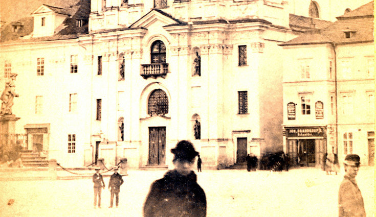 Ostatky misionáře Strobacha spočinuly v jihlavském kostele sv. Ignáce roku 1702 a odpočívají tam dodnes. Jeden z nejstarších snímků kostela kolem roku 1850. Foto: Poskytl Stanislav Jelínek