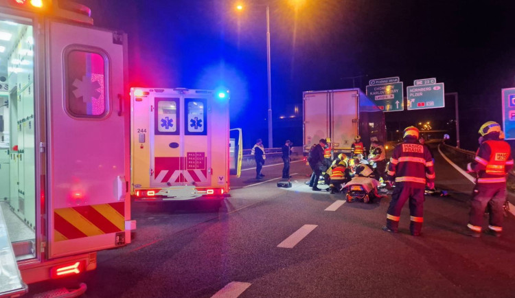 Při nehodě na Pražské okruhu zemřel mladý motorkář, srazil se s náklaďákem