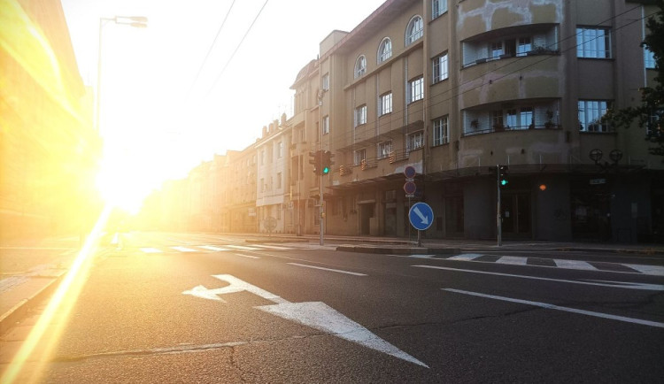 Vstupte do světa dronů a hudby: Jak se pohodlně dostat na velkou dronovou show & Tata Bojs