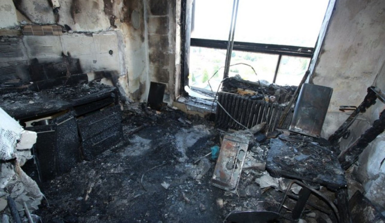 Panelový dům začal hořet kvůli varně na pervitin. Policie obvinila pět osob