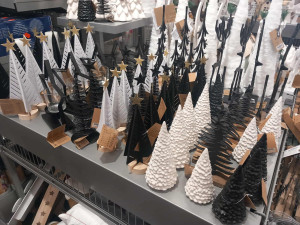 Vánoční sezona zahájena. První obchod v Jihlavě začal nabízet vánoční sortiment