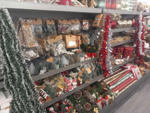 Vánoční sezona zahájena. První obchod v Jihlavě začal nabízet vánoční sortiment