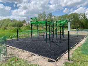 Potíže v Dobroníně: Dětské hřiště zeje prázdnotou, děti jsou na tom workoutovém