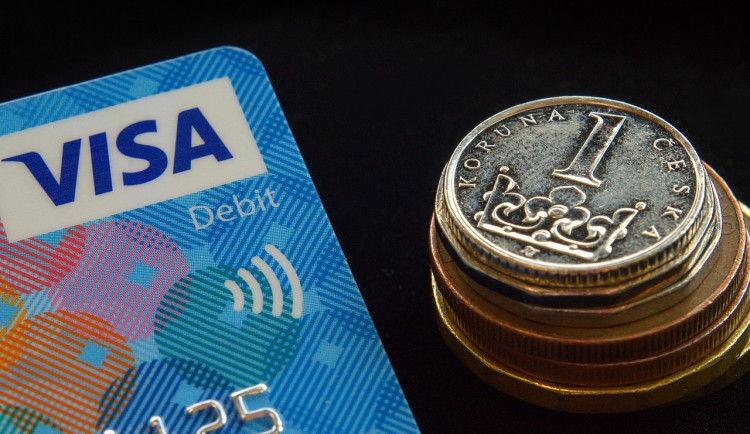 Komerční banka jako první ve spolupráci s Visa nabízí platební náramky pro děti