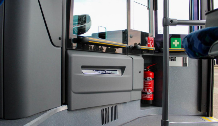 Jezdíte autobusem do Rosic nebo do Říčan? Od září nastoupíte všemi dveřmi