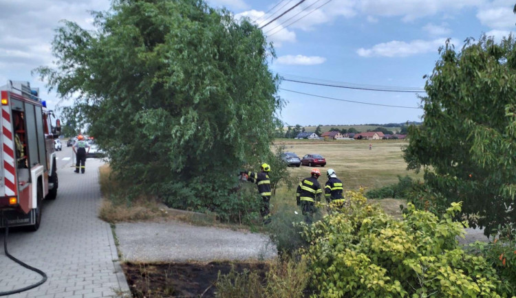 Vítr na jihu Moravy lámal stromy a ničil střechy. Hasiči hlásí téměř šedesát zásahů