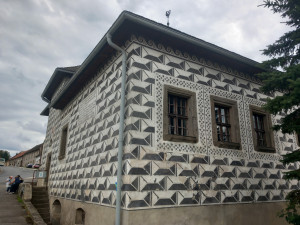 Katakomby pod městysem a středověký záchod. V kamenické tvrzi se lidé dozví perličky