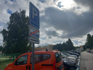 FOTO: Minikruháč a K+R u ZŠ Nad Plovárnou. Rodiče dětí čekají v pondělí novinky