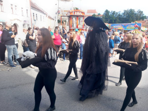 VIDEO: Brtnicí prošel morový průvod, zapojily se do něj stovky postav