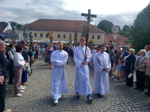 VIDEO: Brtnicí prošel morový průvod, zapojily se do něj stovky postav