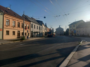 FOTO: Mamataxi po prázdninách opět vyjela do ulic a doprava v Jihlavě kolabuje