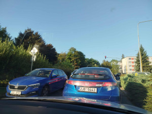 FOTO: Mamataxi po prázdninách opět vyjela do ulic a doprava v Jihlavě kolabuje