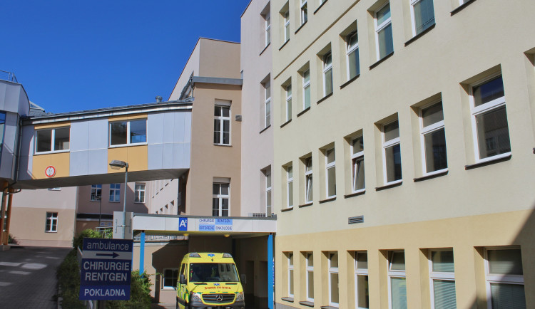 Trutnovská nemocnice zavádí biologickou léčbu a rozšiřuje onkologický stacionář