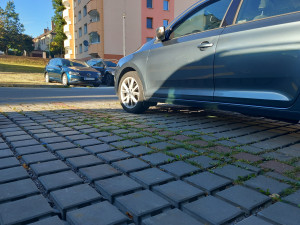 Parkování v Jihlavě XVI: Do přírody na kraji Jihlavy za dvacku na hodinu