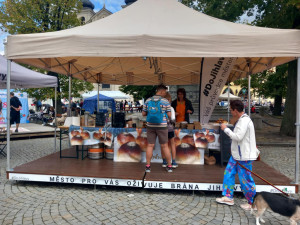 VIDEO: Dožínky nabízí historickou zemědělskou techniku v chodu, mrkvance i slepice